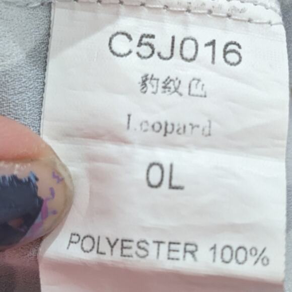 Neutral leopard print v-neck tie waist blouse - Picture 3 of 3